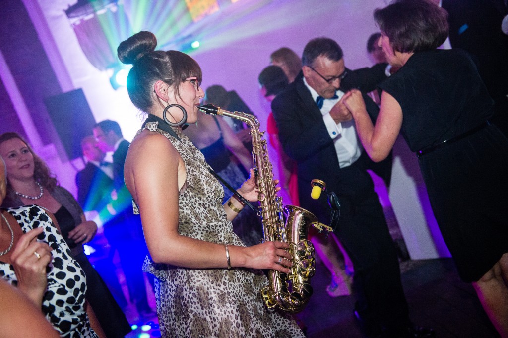 Femme Du Sax en DJ Luc bruiloft